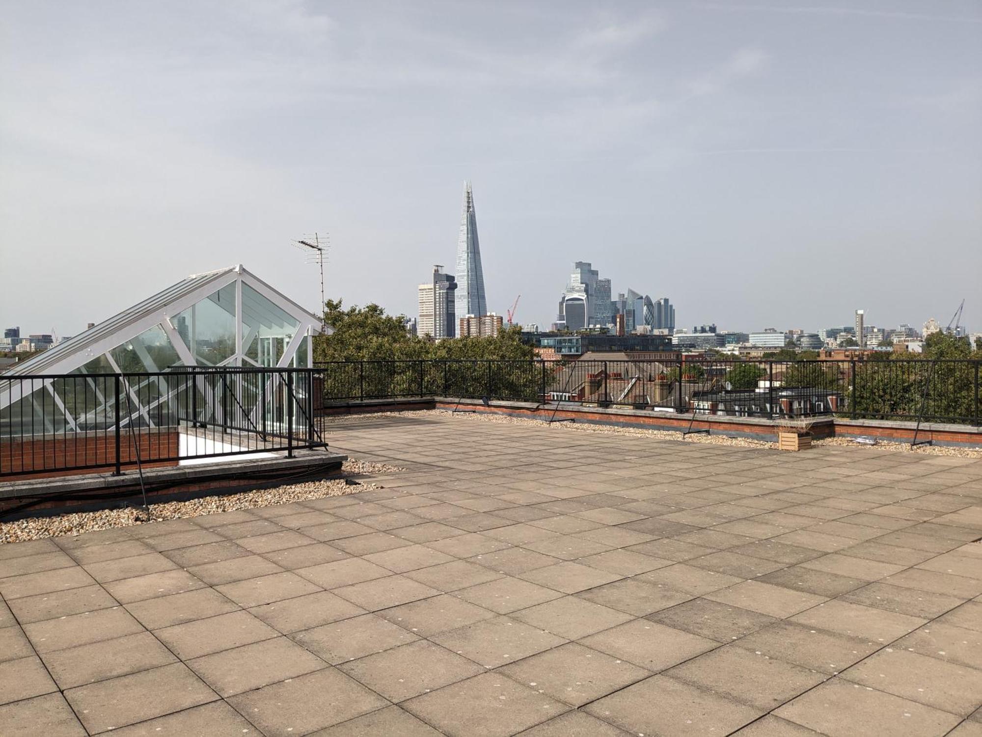 High-ceiling Flat With Rooftop & Skyline View Apartment