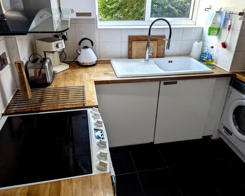 Charming 2-bed Garden Flat