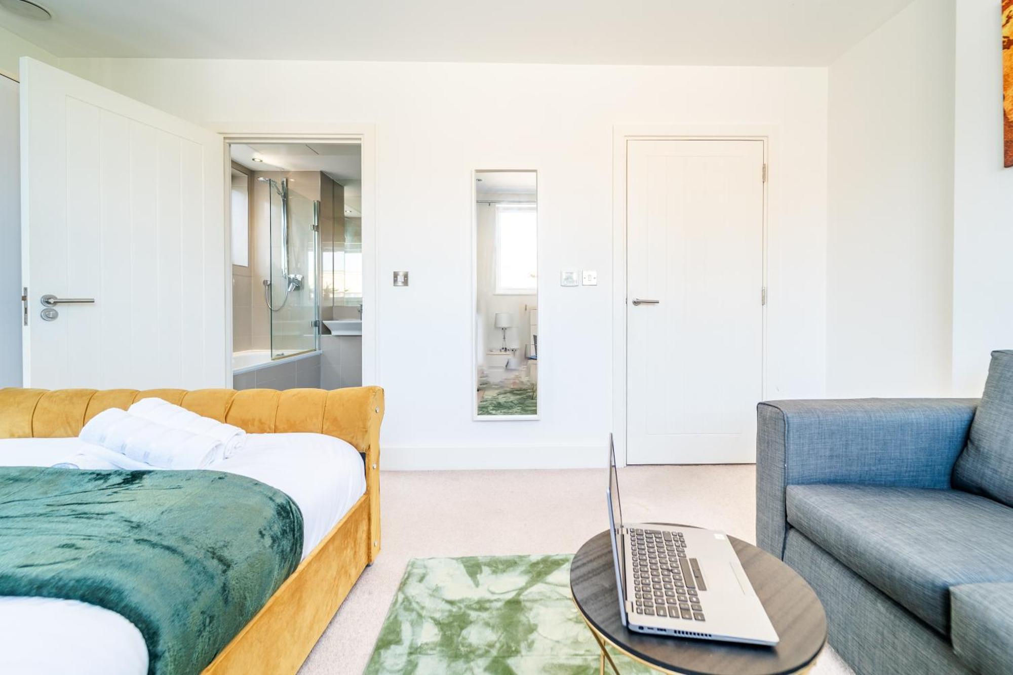 Luxury Greenwich 2bed 2bath - Sleep 6 Guest- 1 Min From Station - Close To Greenwich Maritime- Playstation Provided Appartement Londen