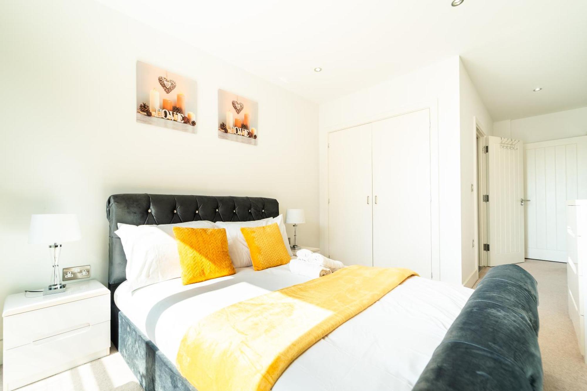 Luxury Greenwich 2bed 2bath - Sleep 6 Guest- 1 Min From Station - Close To Greenwich Maritime- Playstation Provided