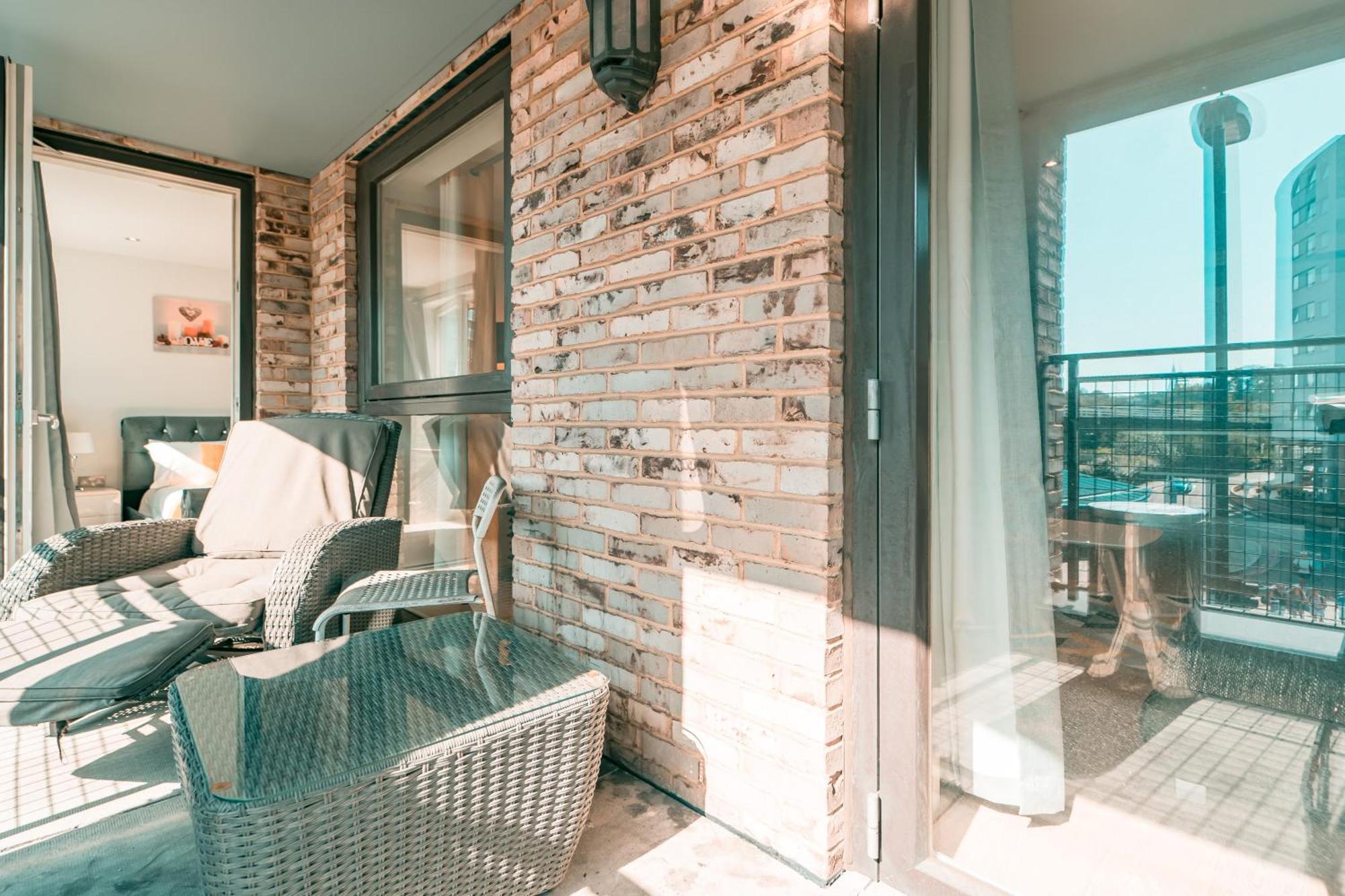 Luxury Greenwich 2bed 2bath - Sleep 6 Guest- 1 Min From Station - Close To Greenwich Maritime- Playstation Provided