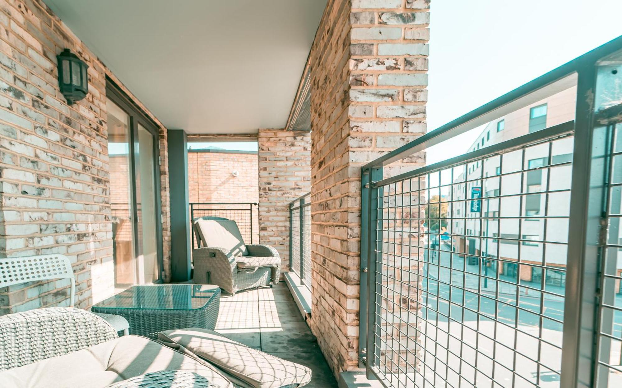 Luxury Greenwich 2bed 2bath - Sleep 6 Guest- 1 Min From Station - Close To Greenwich Maritime- Playstation Provided