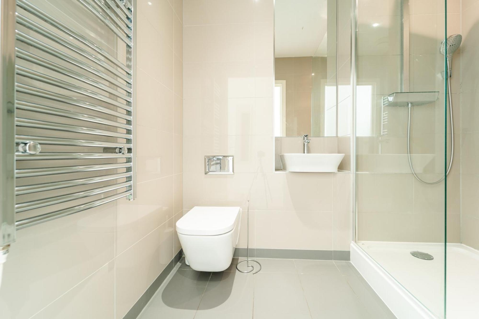 Luxury Greenwich 2bed 2bath - Sleep 6 Guest- 1 Min From Station - Close To Greenwich Maritime- Playstation Provided Appartement *