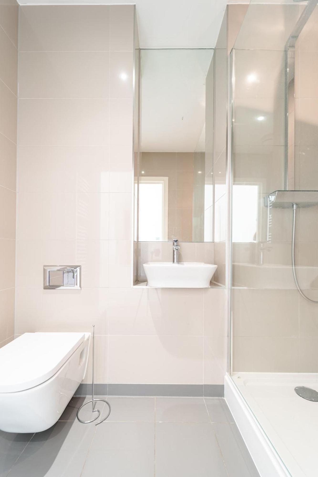 Luxury Greenwich 2bed 2bath - Sleep 6 Guest- 1 Min From Station - Close To Greenwich Maritime- Playstation Provided Appartement Londen