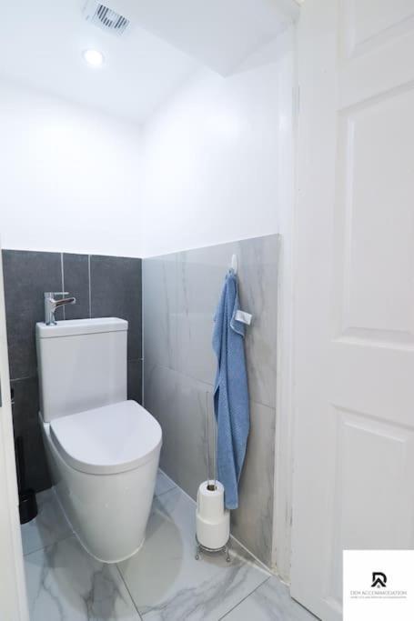 Den & Short Lets Greenwich - 3 Bed House * Londres