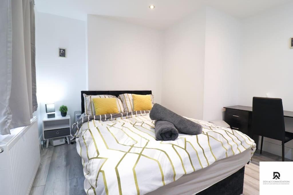 Den & Short Lets Greenwich - 3 Bed House Apartamento Londres