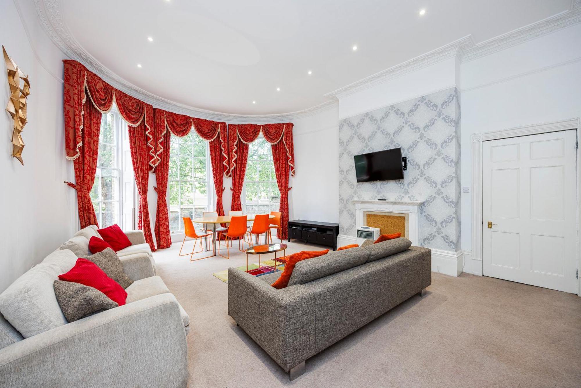 Larger Groups Close To Excel Canarywharf 02 With Parking Apartment London