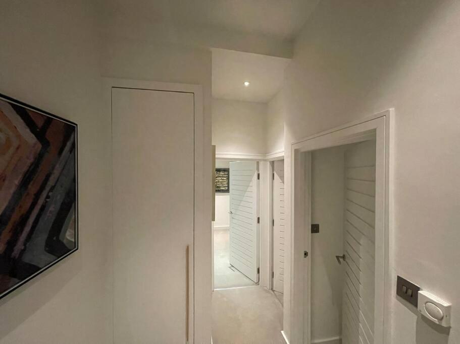Quintessential Town House Close To Londres