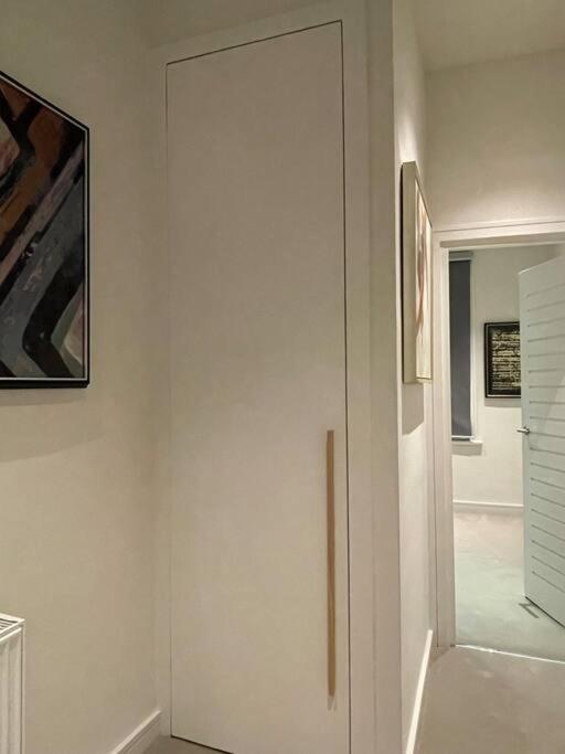 Quintessential Town House Close To Apartamento Londres