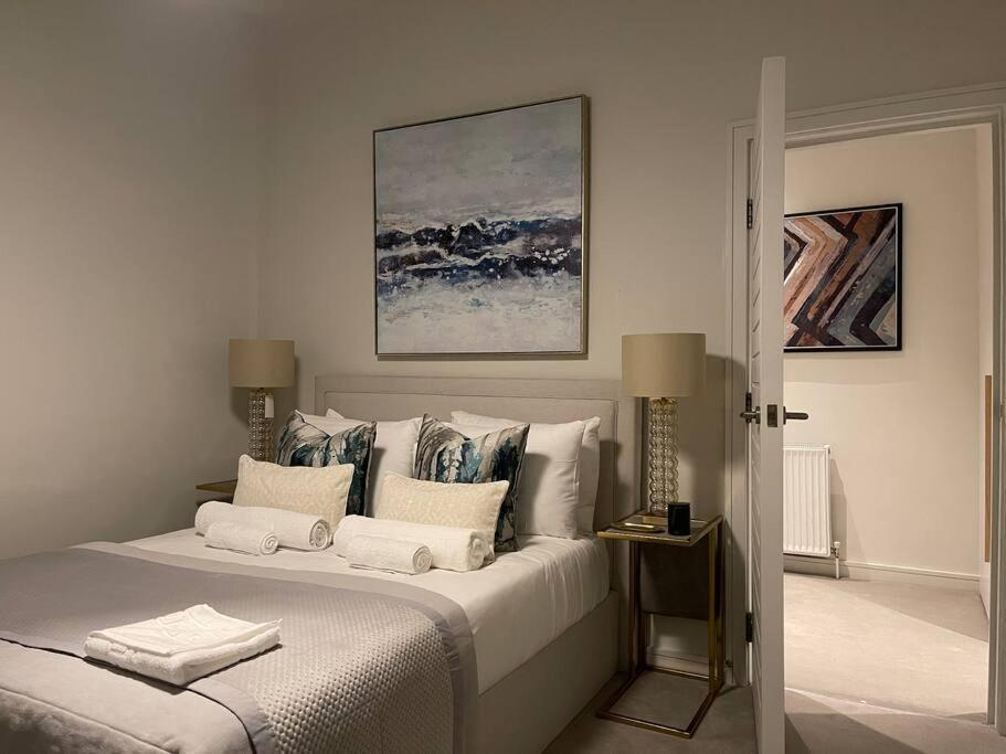 Quintessential Town House Close To Apartamento *