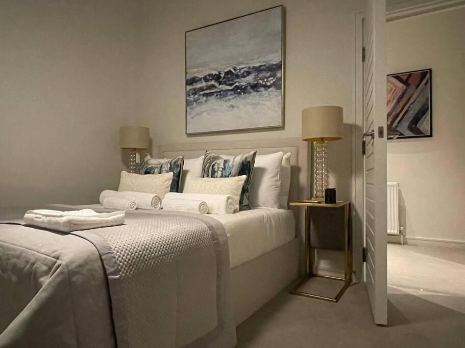 Quintessential Town House Close To * Londres