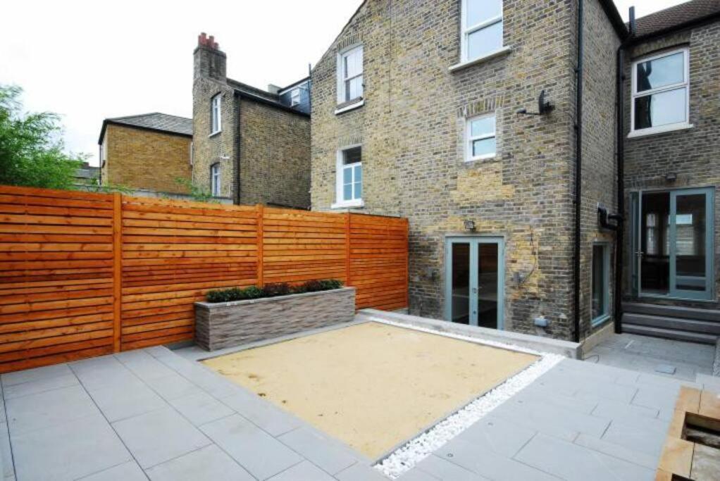 Quintessential Town House Close To Apartamento Londres
