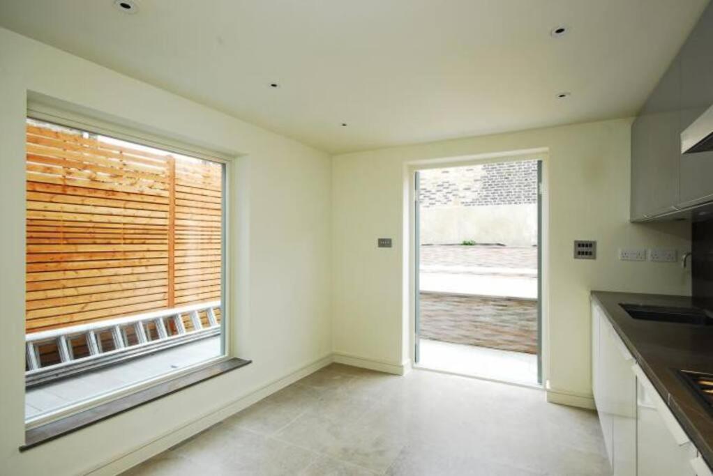 Quintessential Town House Close To Apartamento