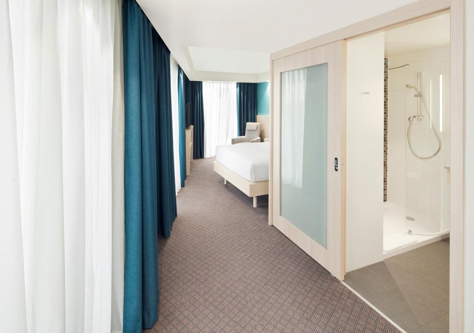 Hampton By Hilton Docklands 3*