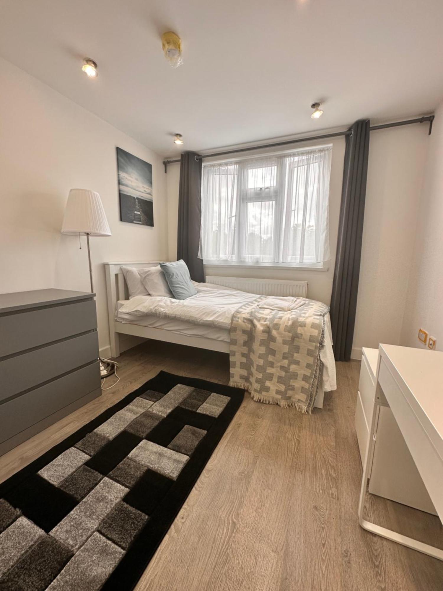Gasthof Double And Single In Bromley By Bow *
