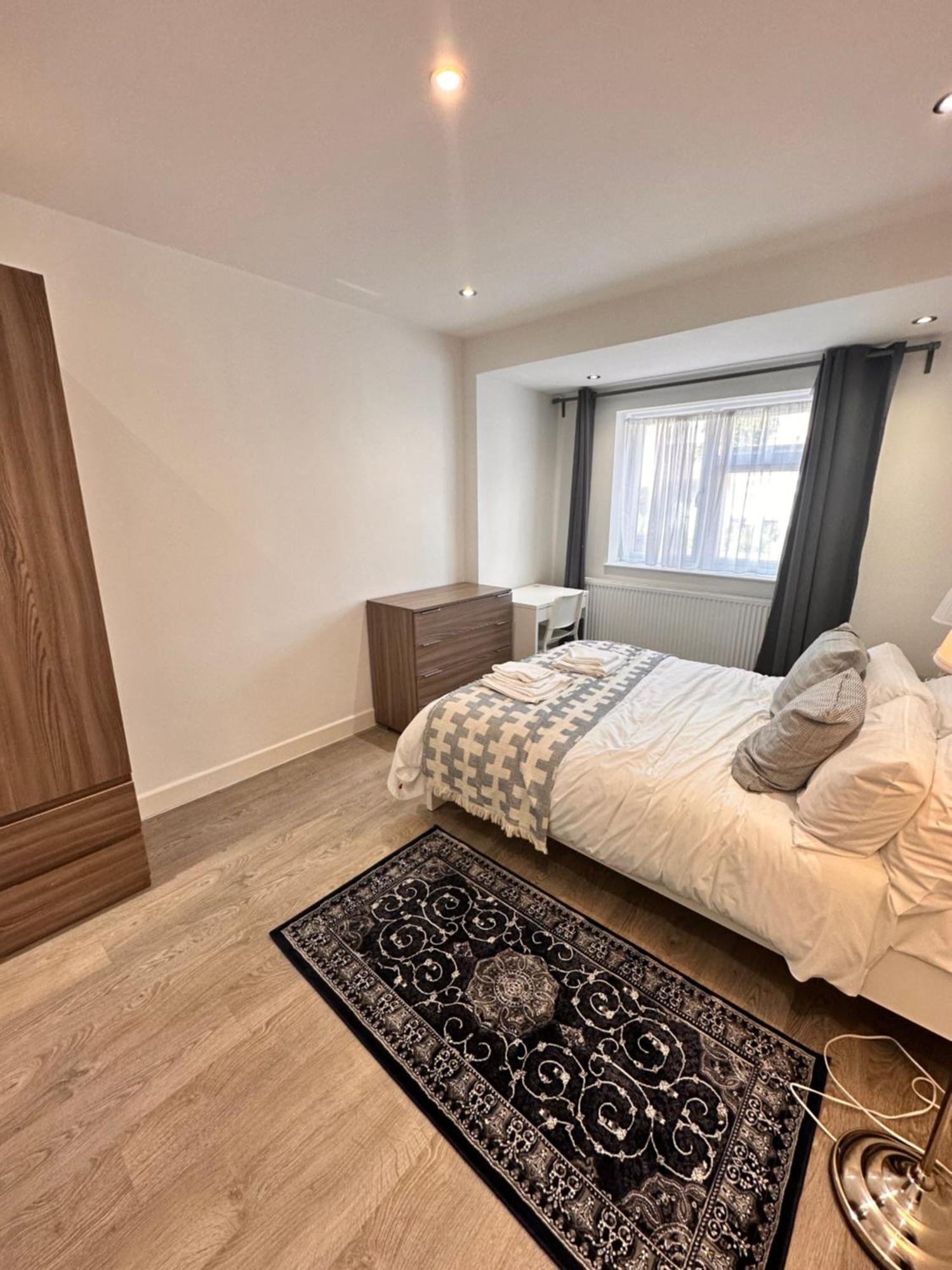 Gasthof Double And Single In Bromley By Bow *