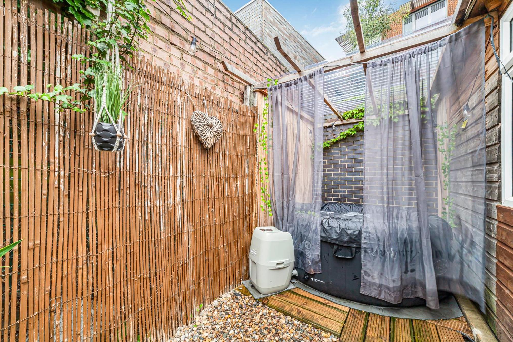 Сasa de vacaciones 2bed Garden House W/hot Tub, Sauna & Cinema Londres