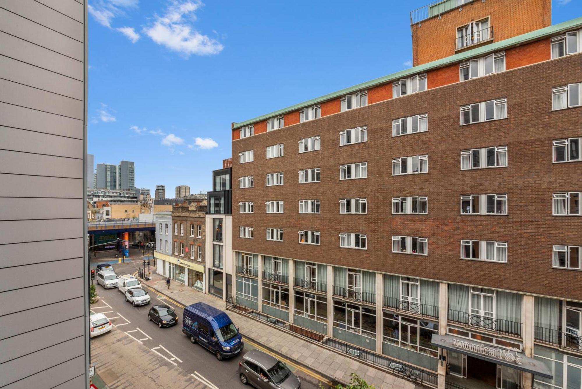 1 Bedroom Close To Tower Hill *