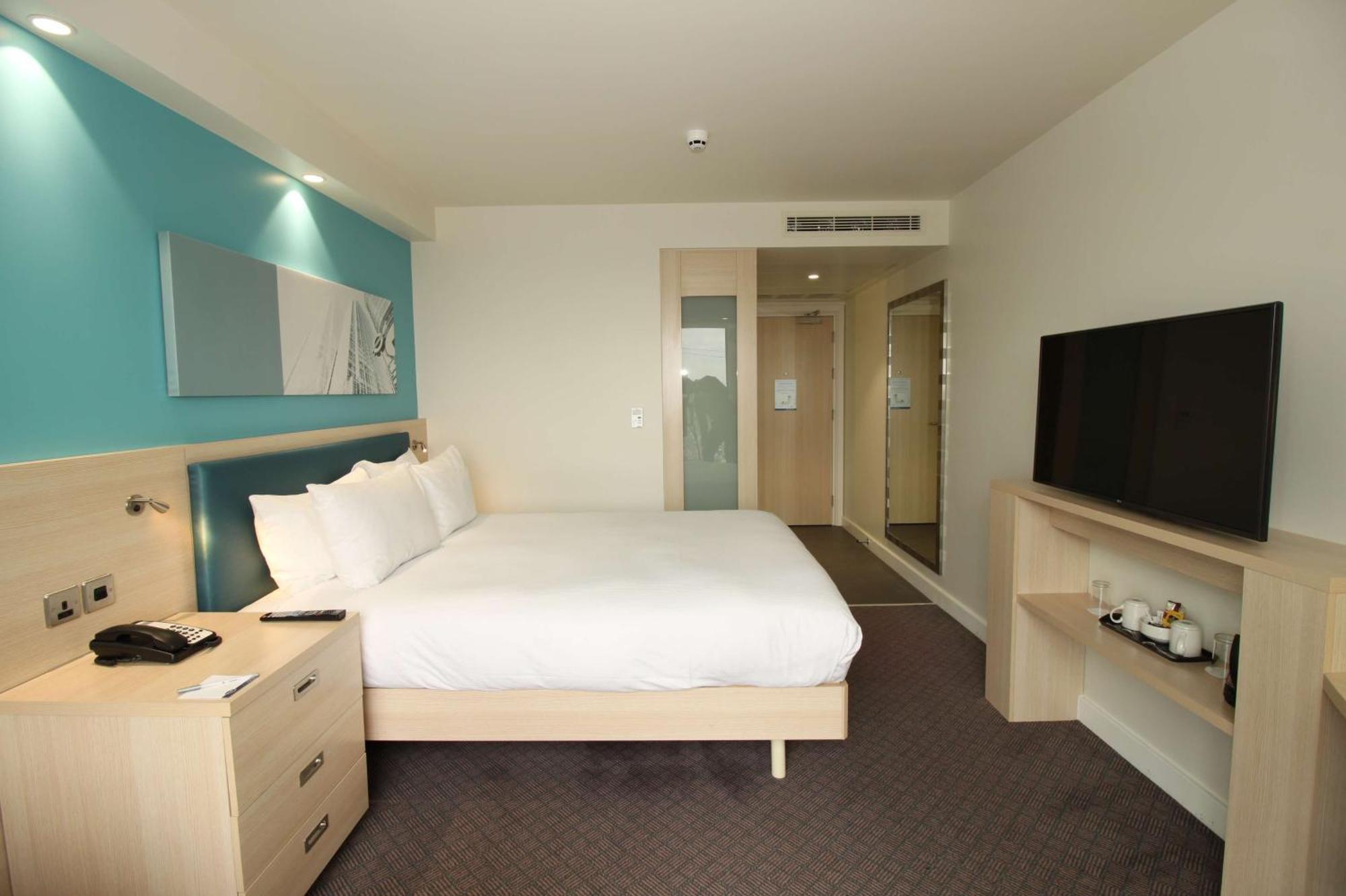 Hampton By Hilton Docklands 3*