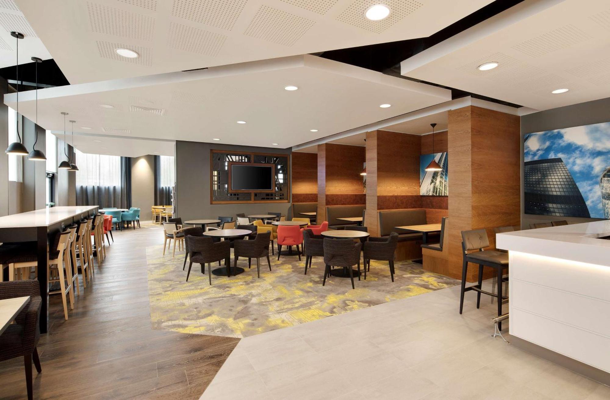 Hotel Hampton By Hilton Docklands 3*