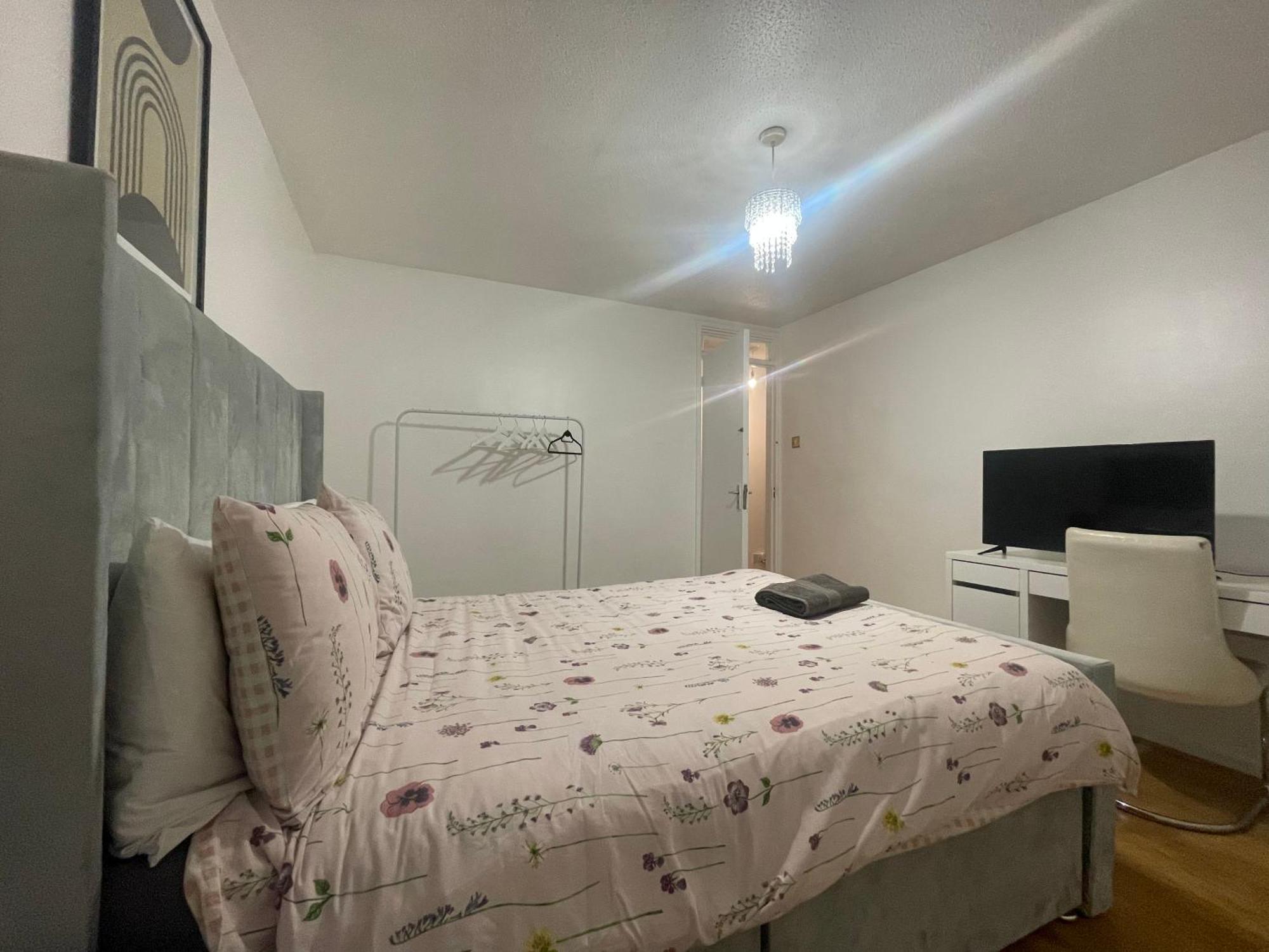 New! 4 Bedroom House With Garden And Lawn Casa de Férias Londres