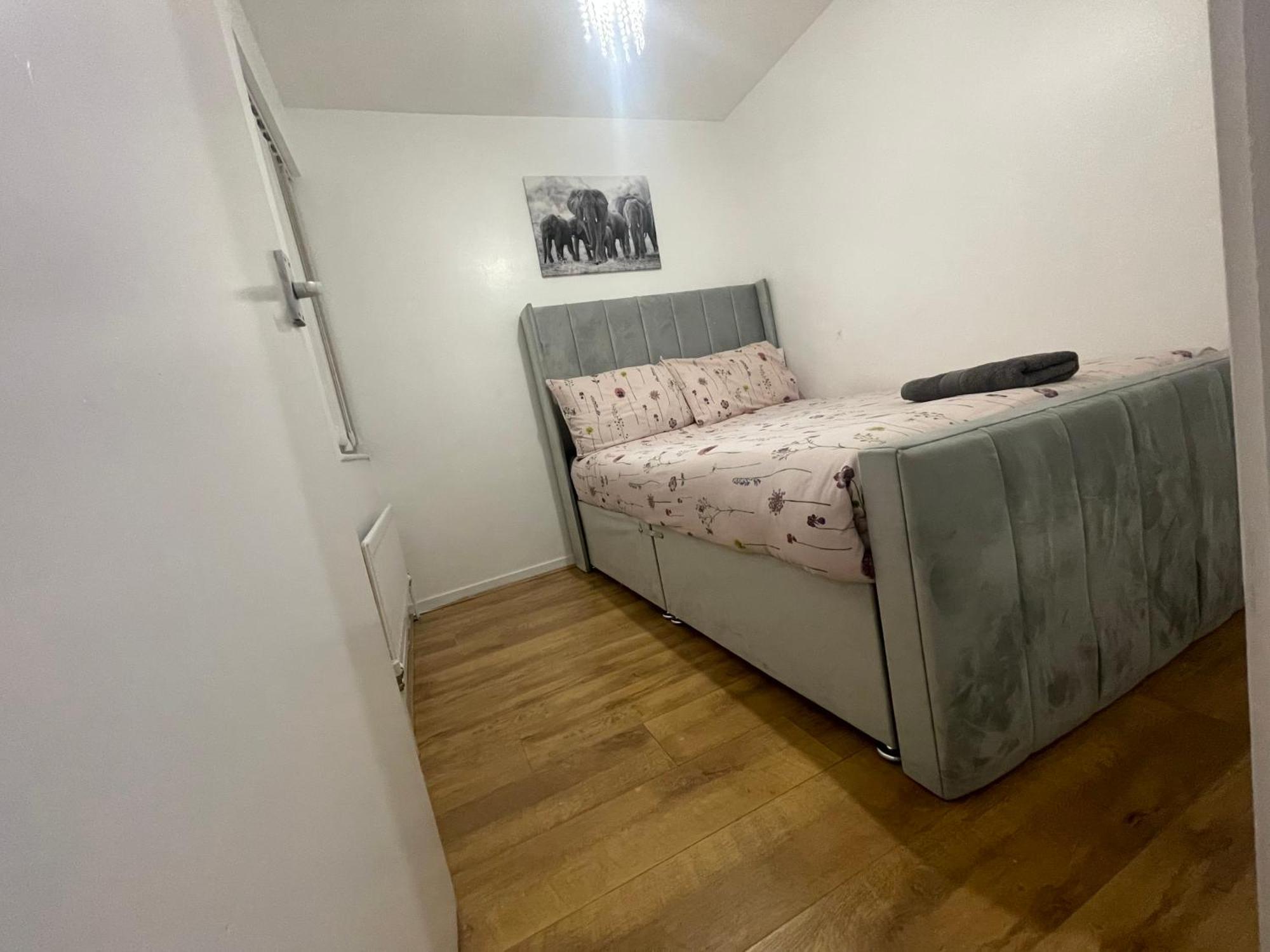 New! 4 Bedroom House With Garden And Lawn Casa de Férias *