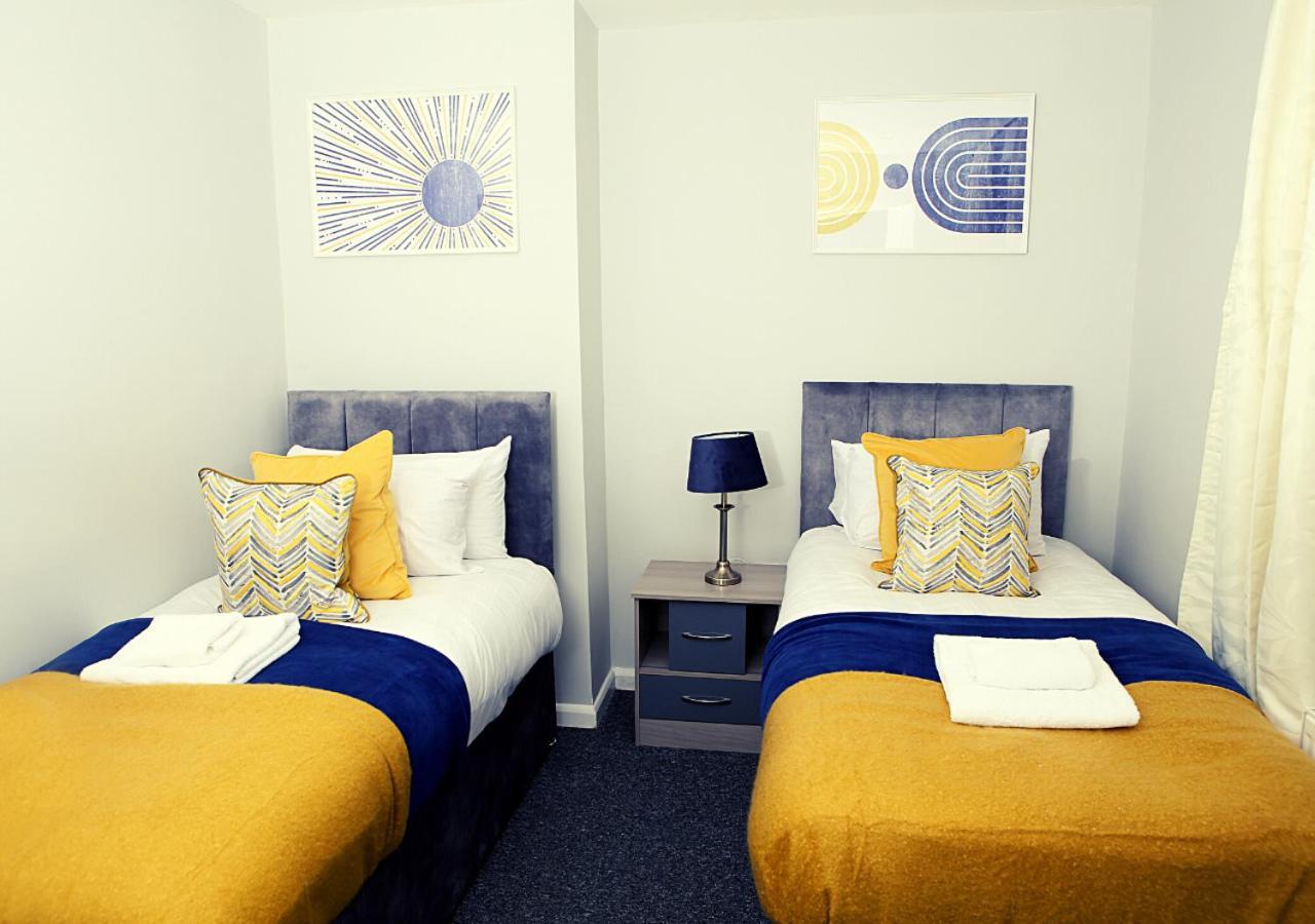 3-bed House With Parking Near O2 Apartamento