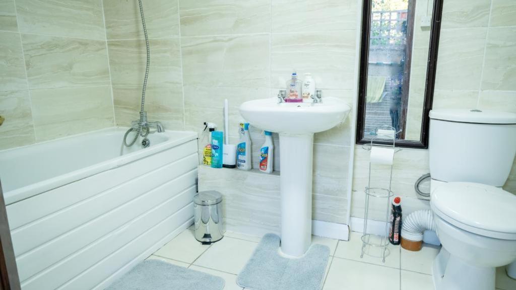 Appartement Spacious 2 Bedroom Flat *