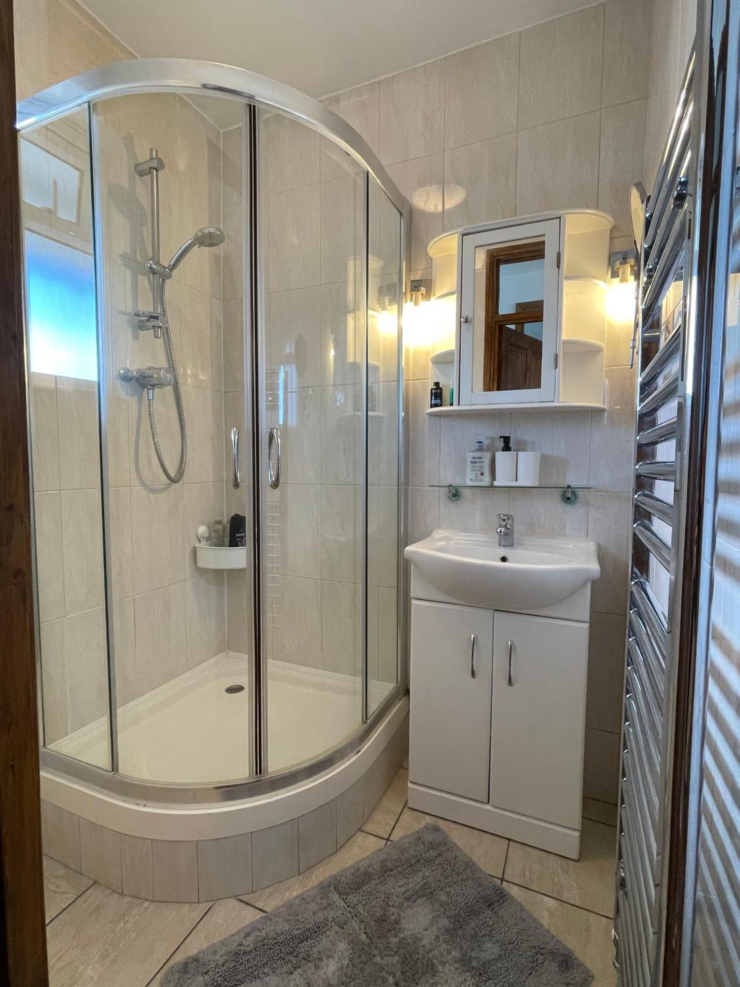 2 Bedrooms 2 Stations Apartamento