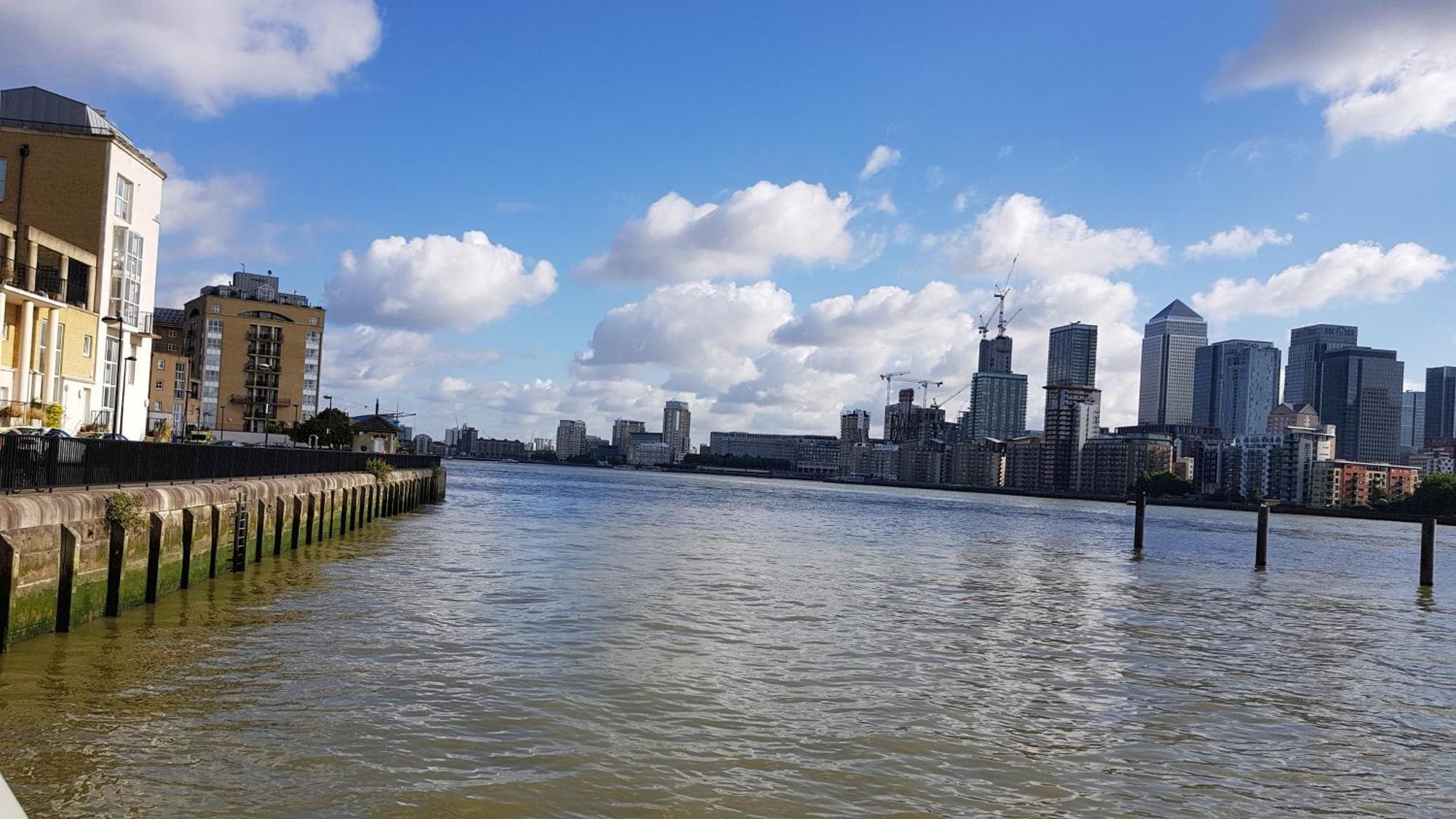Riverside 3br With Easy Transport 20mins To Centre Londres