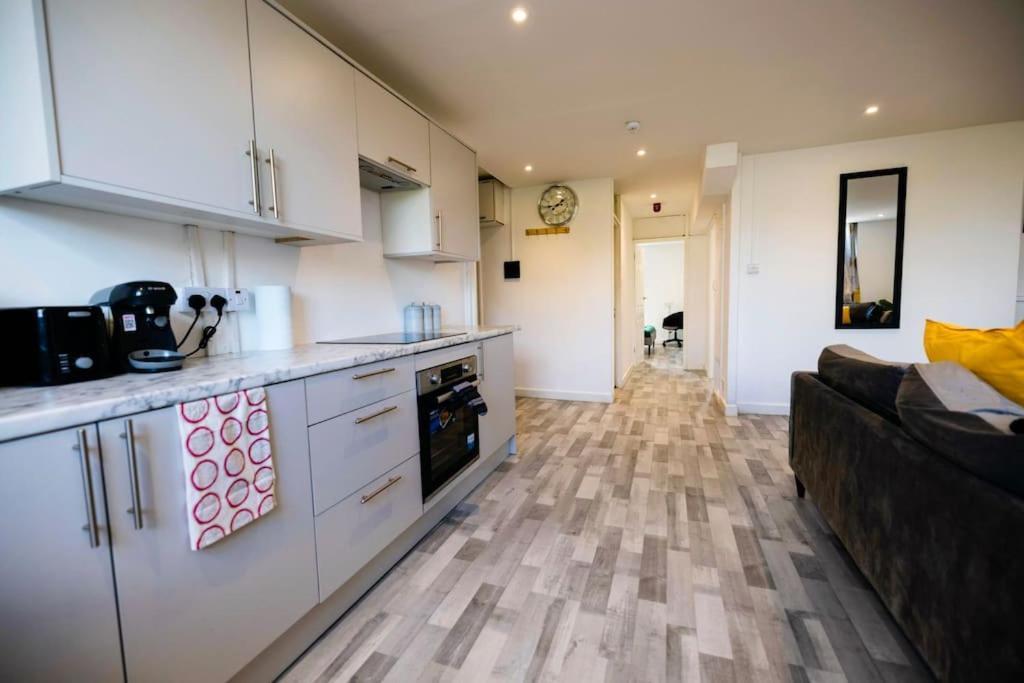 2 Bedrooms -parking-very Spacious-wifi Appartement Londres