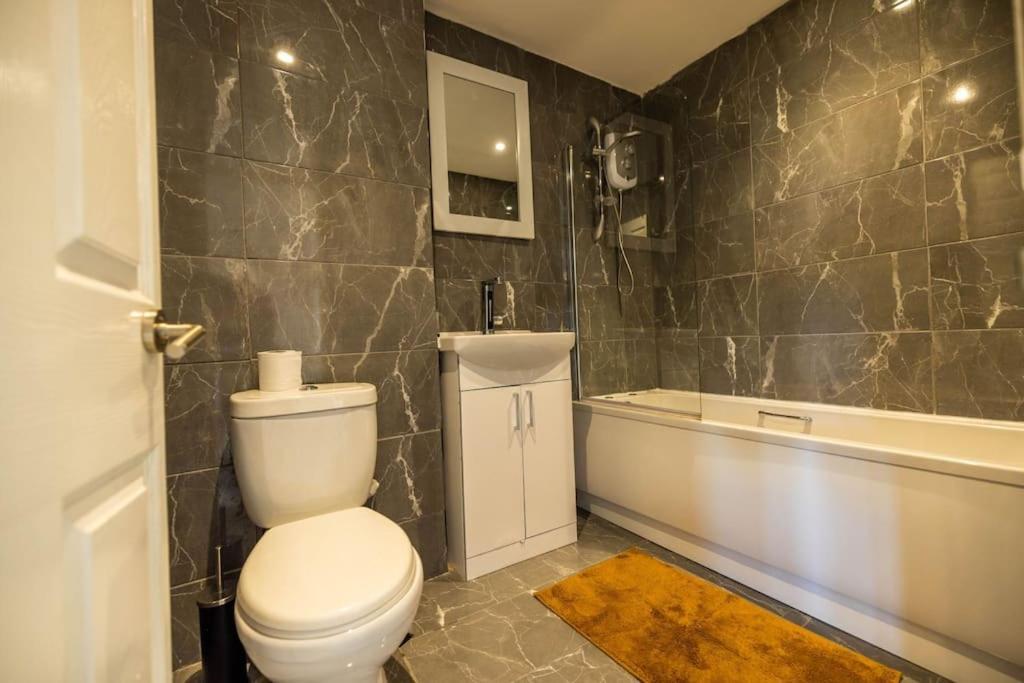 2 Bedrooms -parking-very Spacious-wifi Appartement