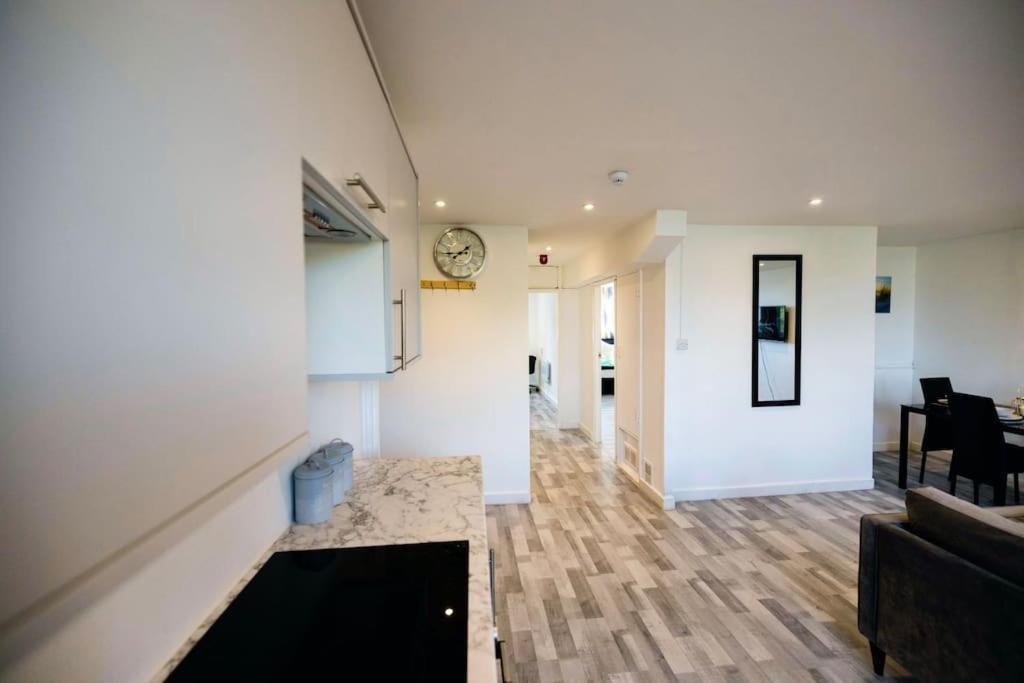 2 Bedrooms -parking-very Spacious-wifi Appartement Londres