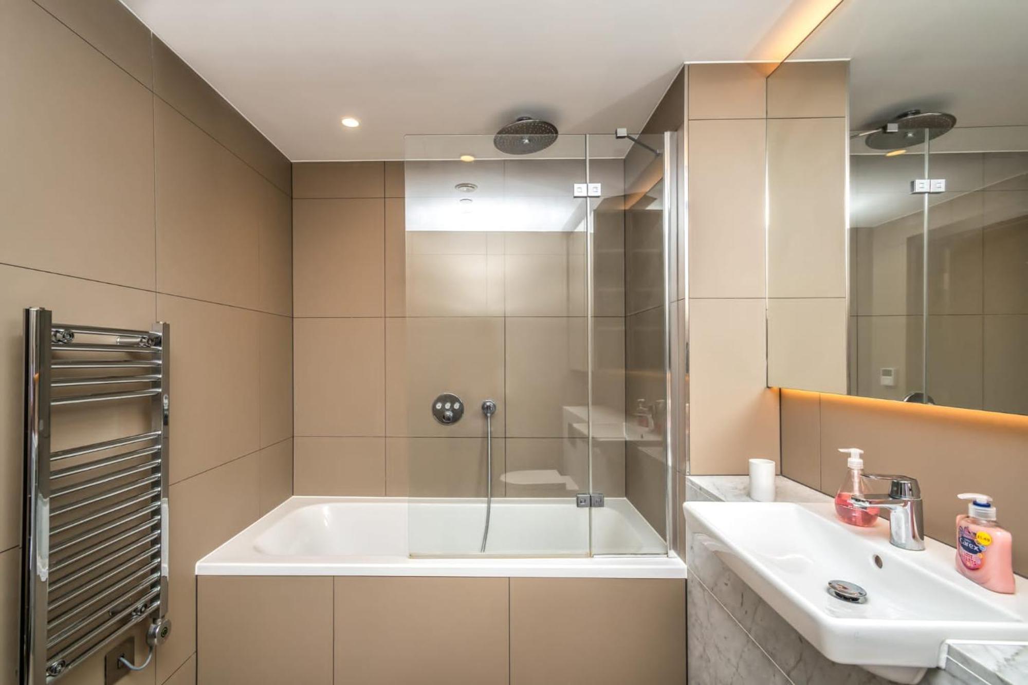Luxury 2 Bedroom In Tower Hill *