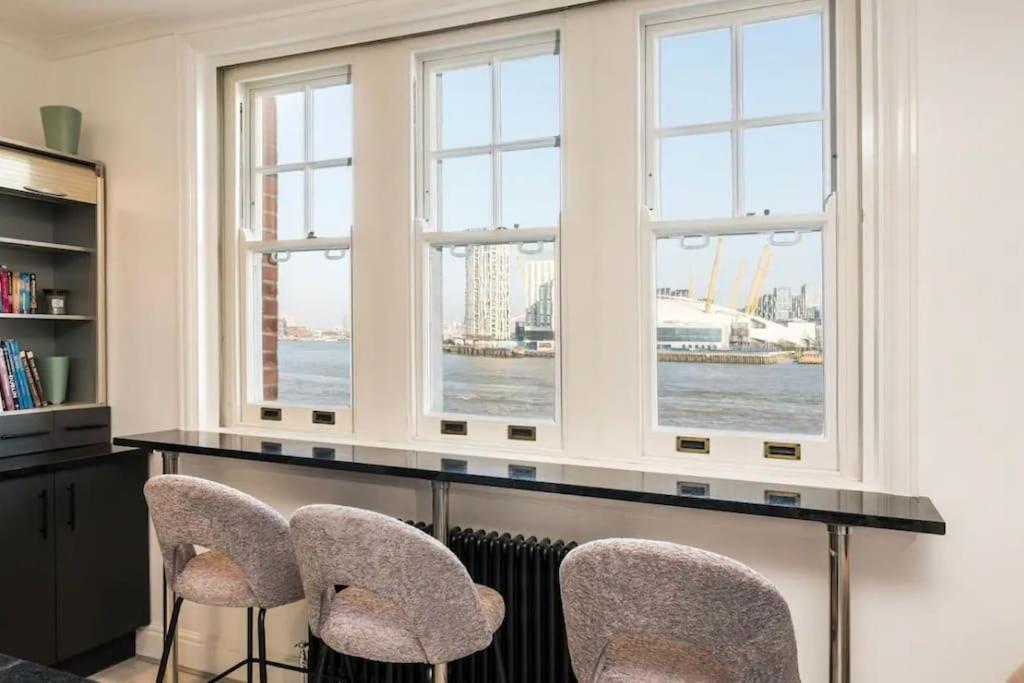 3 X Bedroom Riverside Flat With Hot Tub On Roof Terrace *