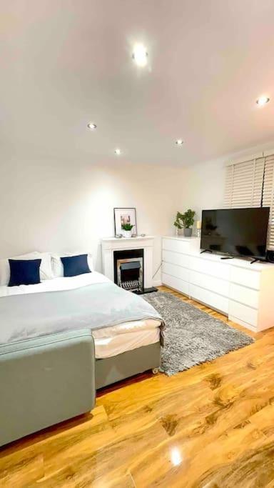 A Beautiful Stylish 2 Bedroom -city Of Apartment