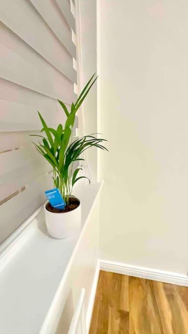 A Beautiful Stylish 2 Bedroom -city Of Apartment London