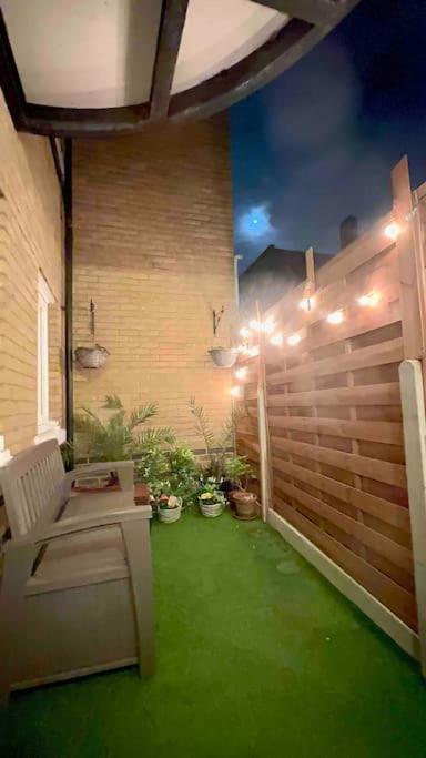 A Beautiful Stylish 2 Bedroom -city Of Apartment *