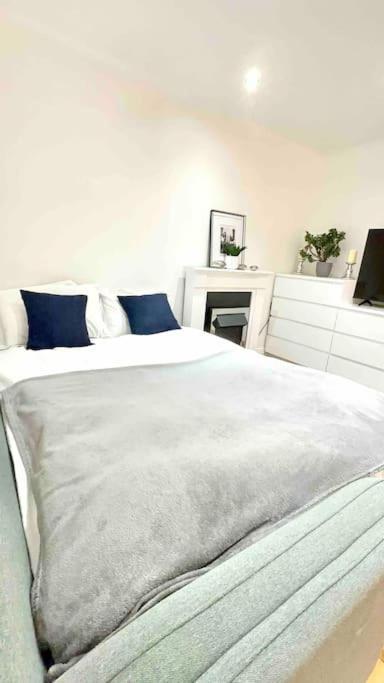 Apartment A Beautiful Stylish 2 Bedroom -city Of *