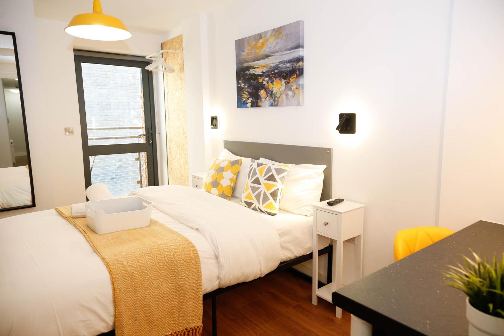 New Luxury In The Heart Of Next To Shops, Cafes, Bars & Metro With Shared Bathrooms Accommodatie bij particulieren *