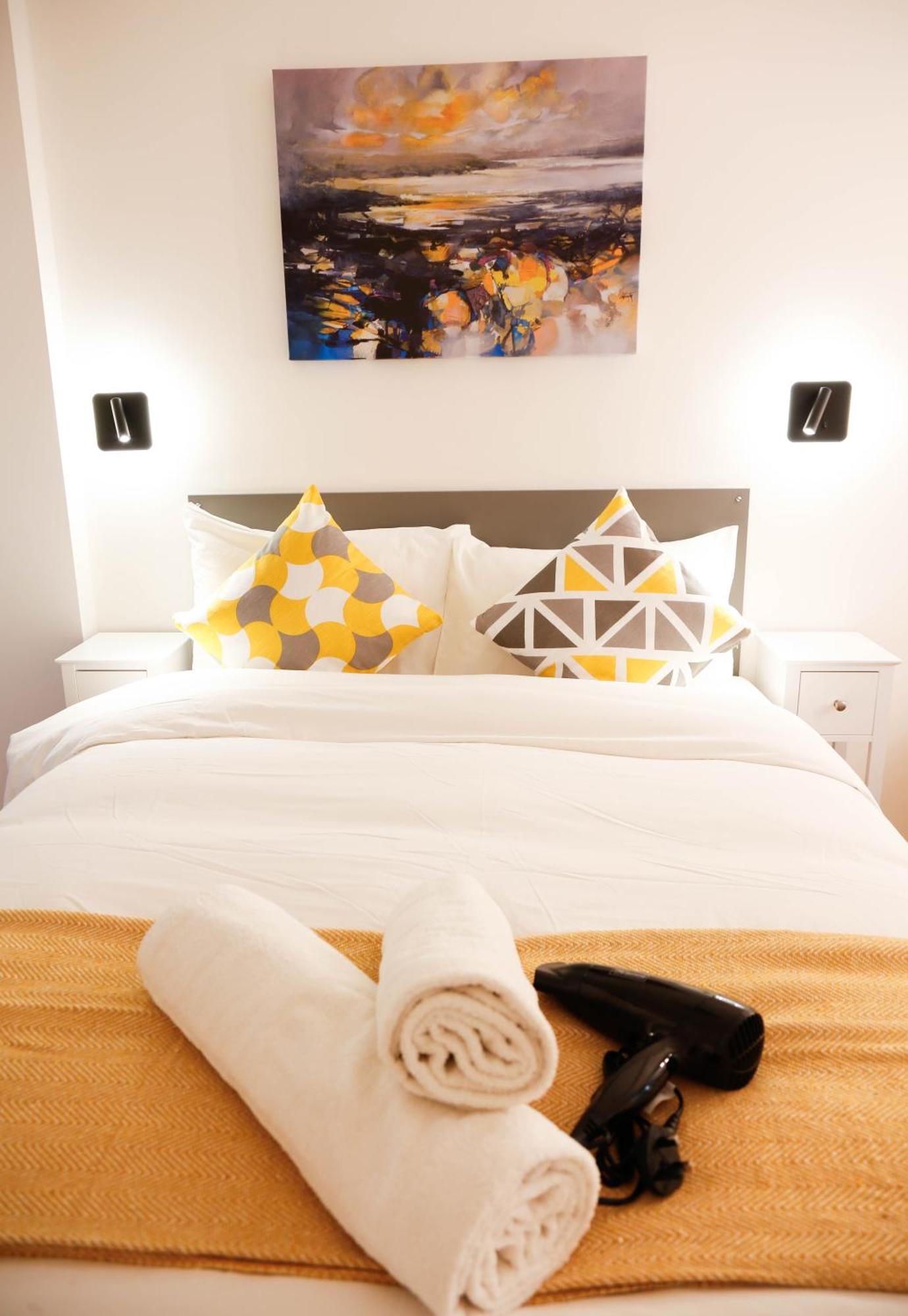 New Luxury In The Heart Of Next To Shops, Cafes, Bars & Metro With Shared Bathrooms Accommodatie bij particulieren *