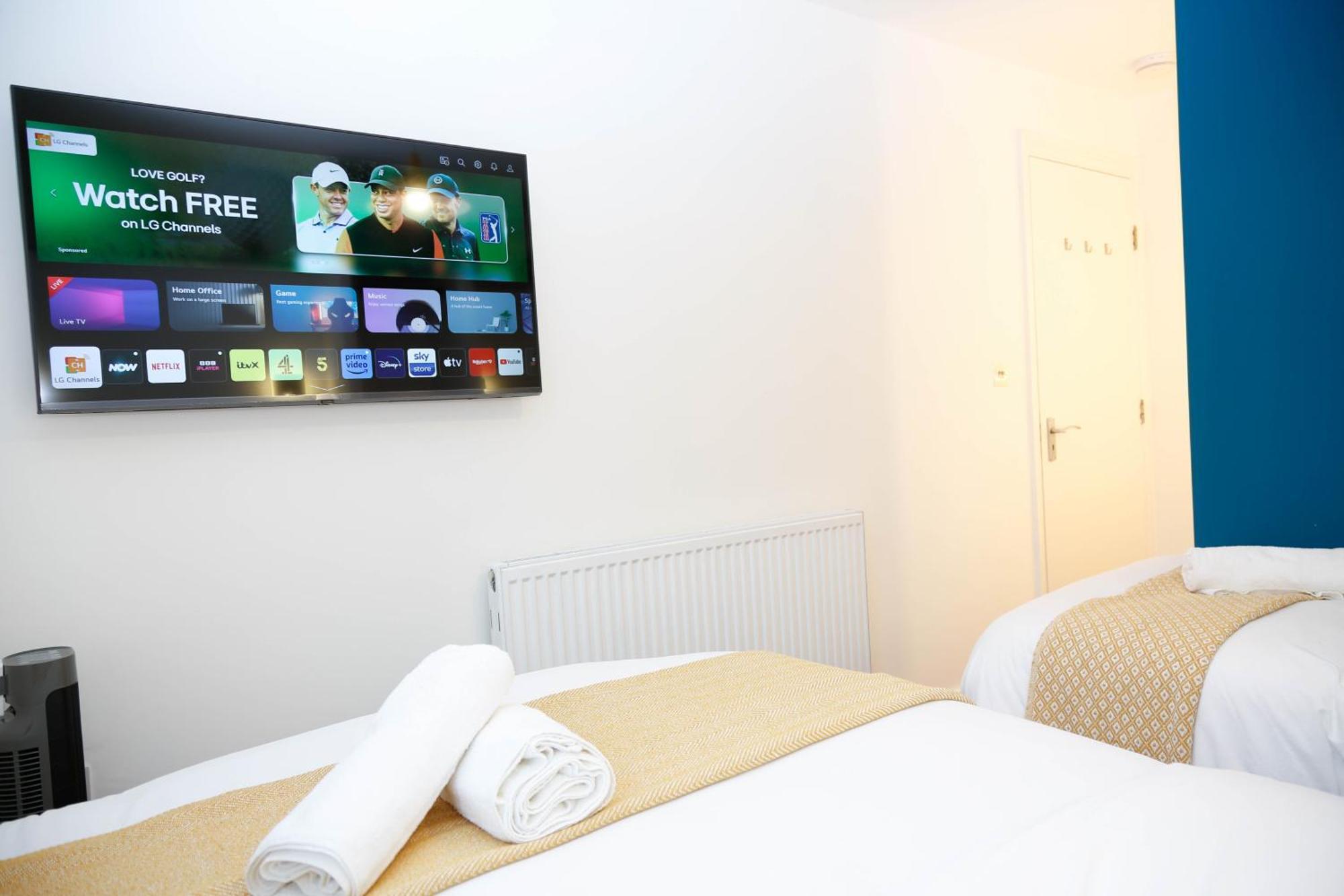 New Luxury In The Heart Of Next To Shops, Cafes, Bars & Metro With Shared Bathrooms Accommodatie bij particulieren *