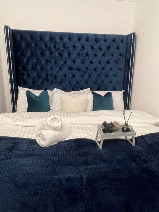 Luxury Superkingsize Bed In Londen