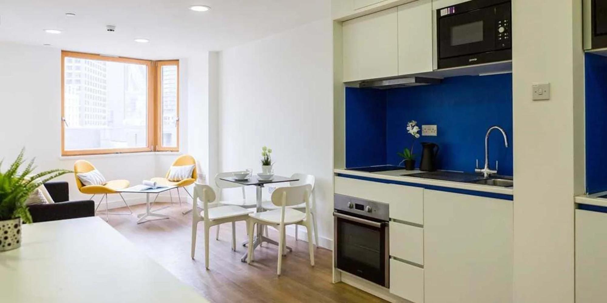 Cosy And At Chapter Aldgate In Apartment