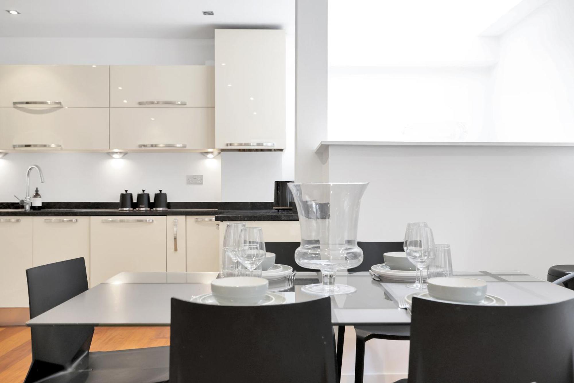 Loft-style 3 Bed Short Term & Flexible Renting Hoxton With Free Wifi & Terrace ! Hébergement de vacances *