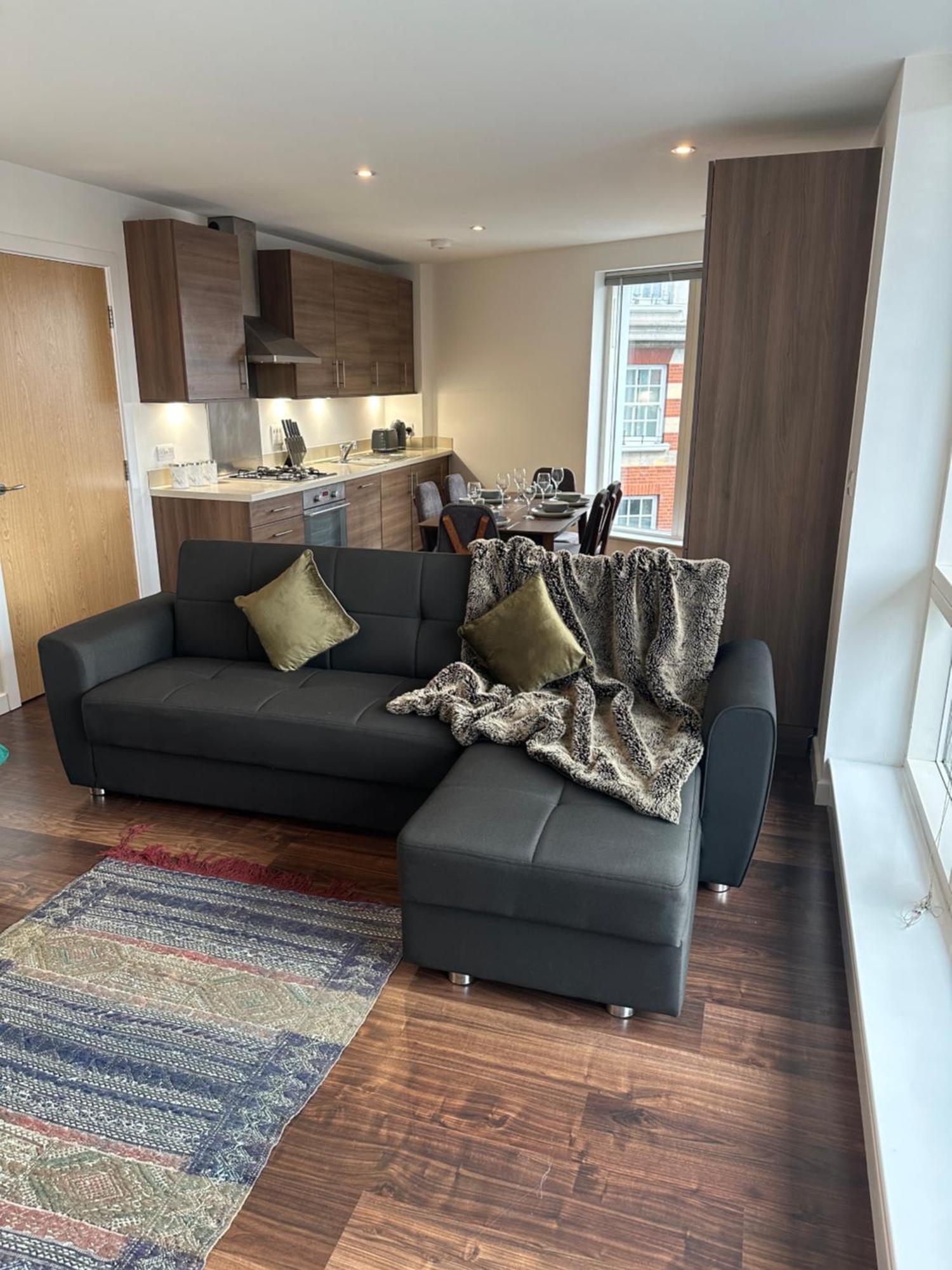Modern & Spacious 3 Bed With Free Parking & Lift In Shoreditch, Next To Station * London