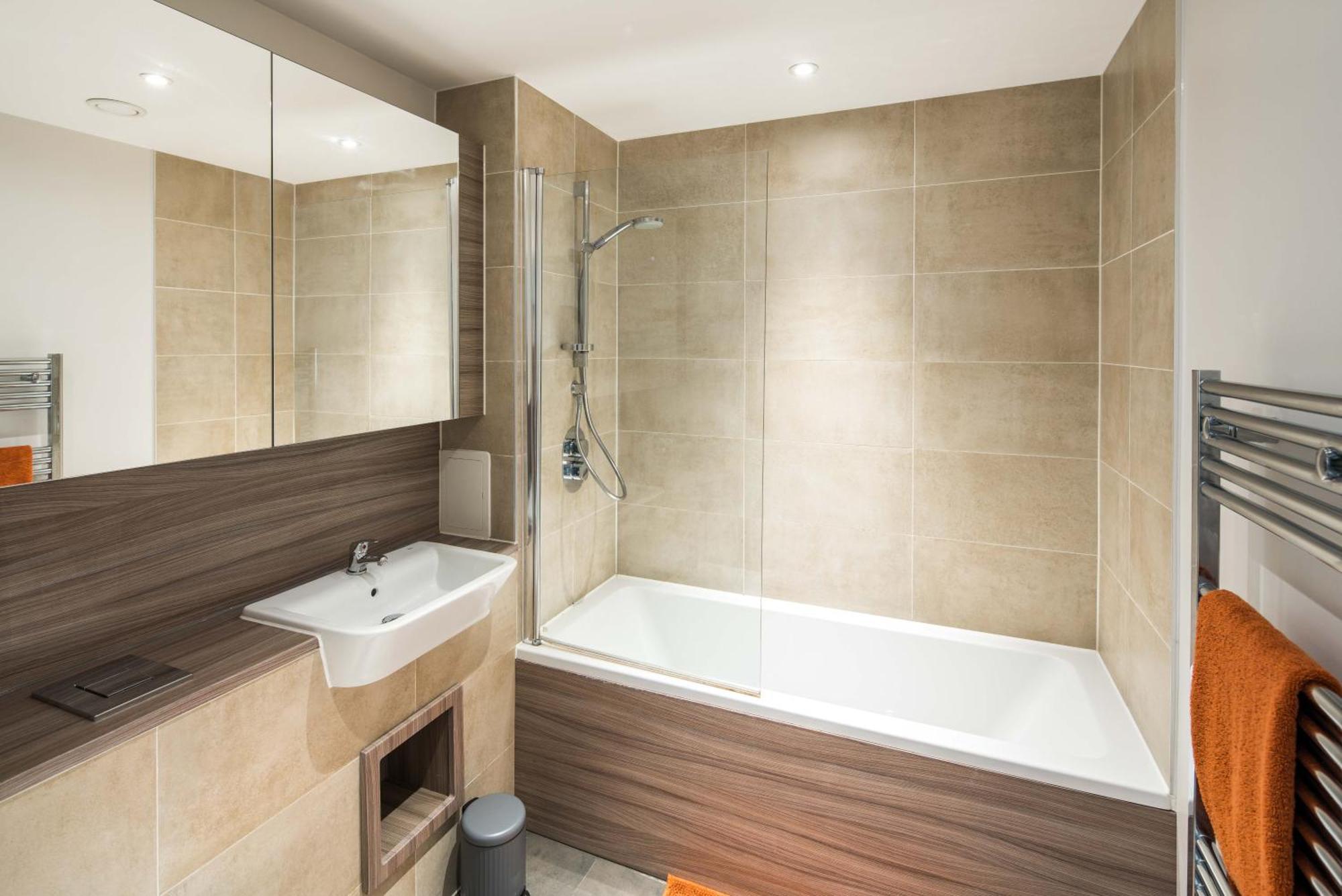 Canning Town -2 Bed Luxury London