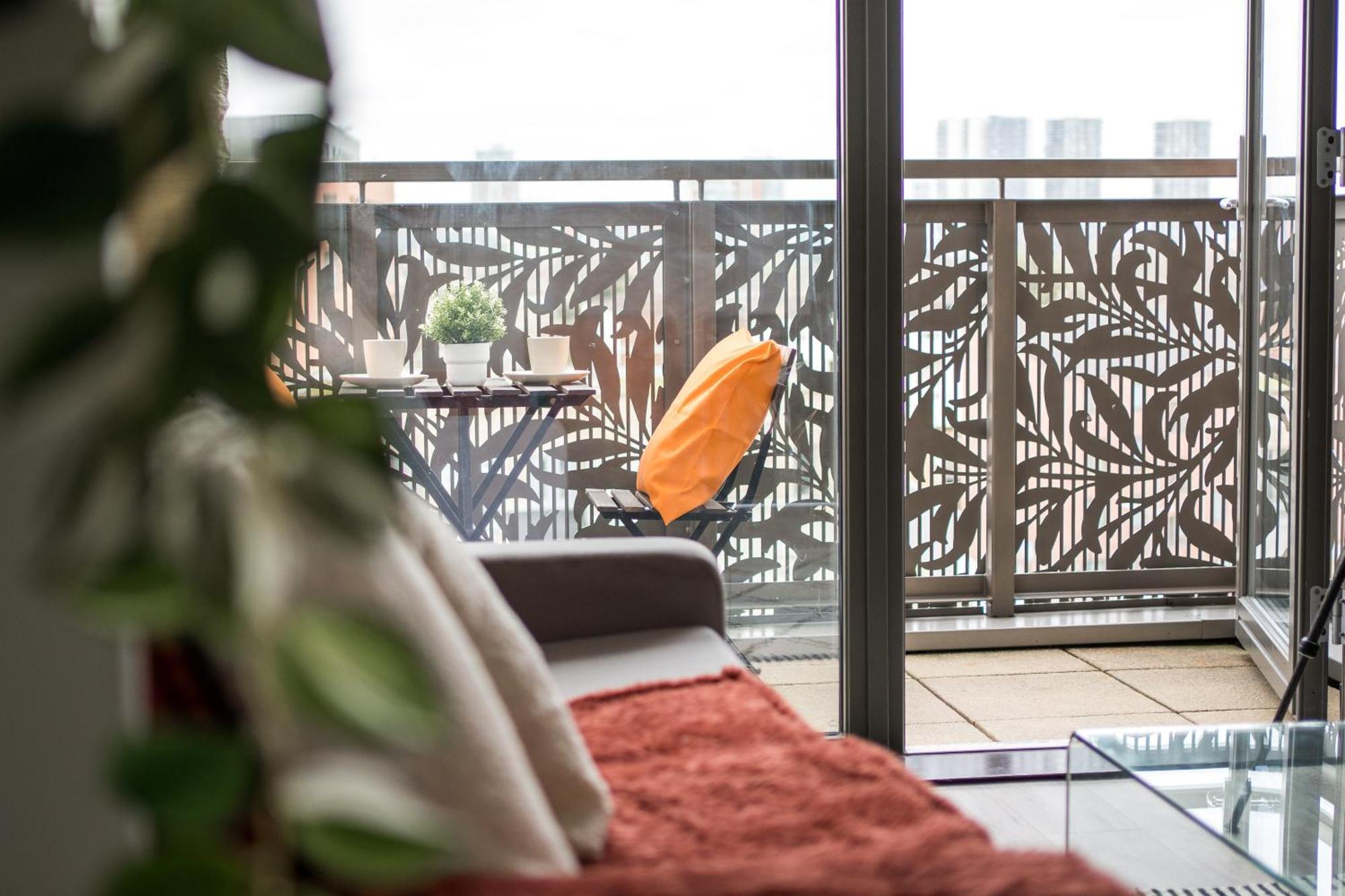 Canning Town -2 Bed Luxury Apartment London