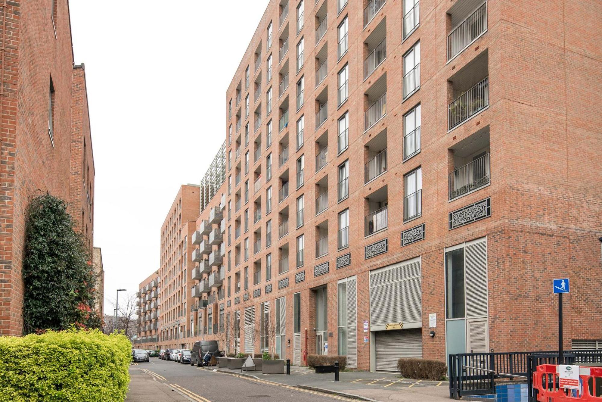 Apartment Canning Town -2 Bed Luxury London