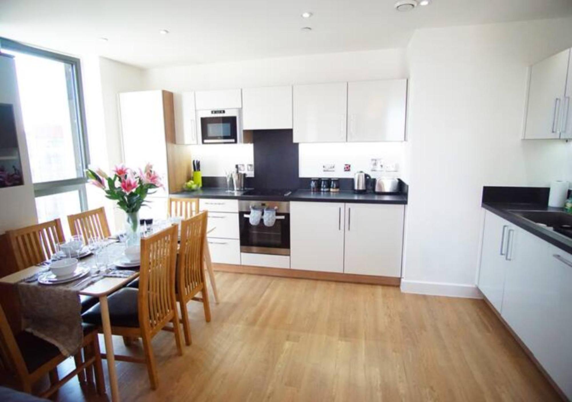 Deluxe Spacious 2br Flat Near Excel And O2 Arena Apartment